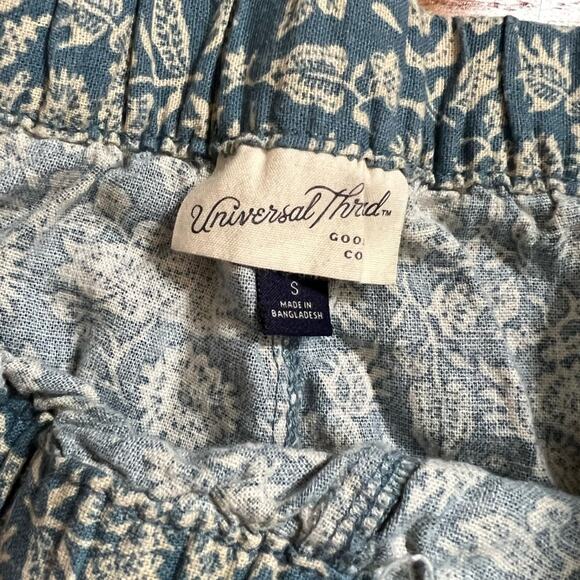 Universal thread patterned shorts - Picture 3 of 5